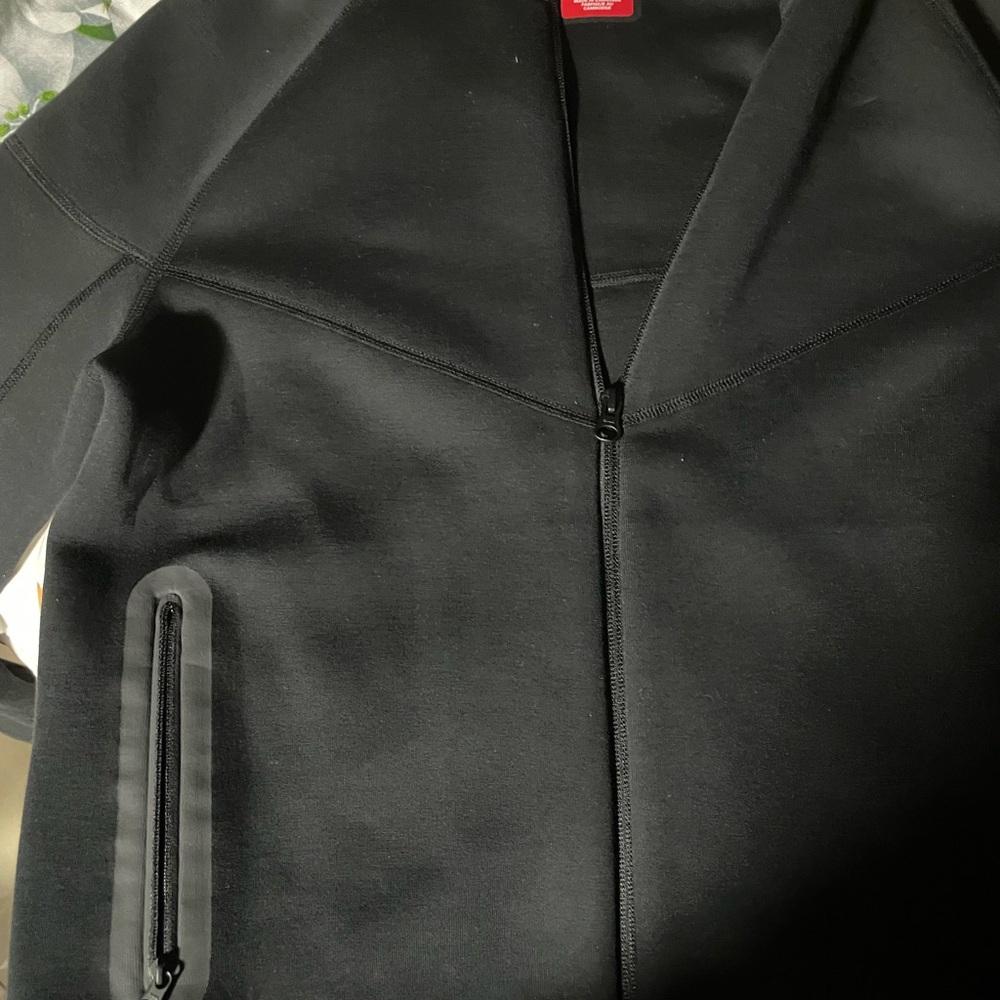 Nike Tech Fleece Boys XL - Picture 4 of 6
